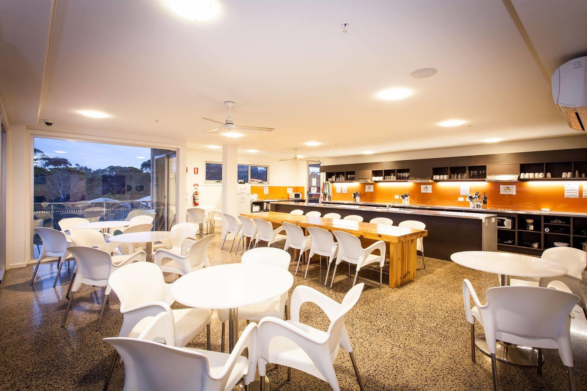 ดิ ไอส์แลนด์ แอคคอมโมเดชั่น Hostel Newhaven ภายนอก รูปภาพ